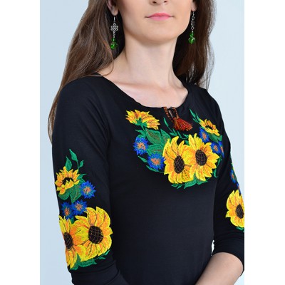 Embroidered t-shirt with 3/4 sleeves "Sunshine" on black